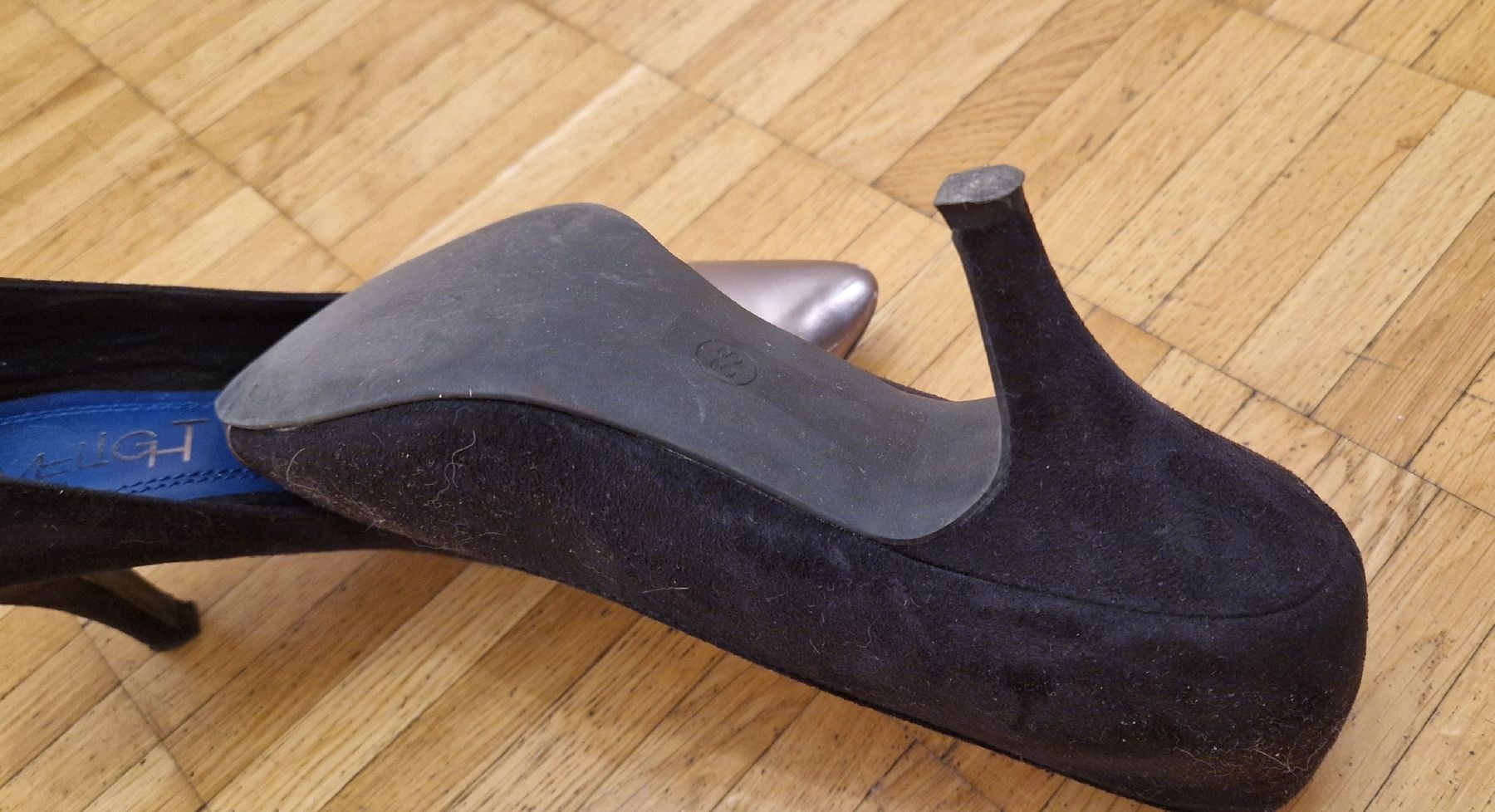 Scarpe da donna: Schwarze Pumps Gr. 38, Limelight, Absatzschuhe – Usato da Fällanden venduto da Stern722 1
