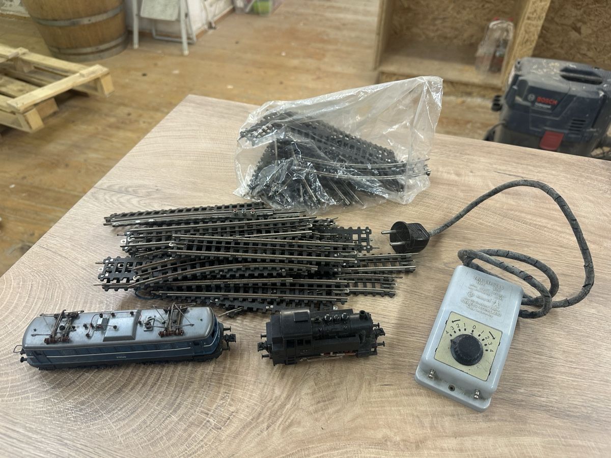 Trix Modellini di ferrovie: Modeleisenbahn alt Trix Gr H0 – Usato da Niederuzwil venduto da gullipulli 2