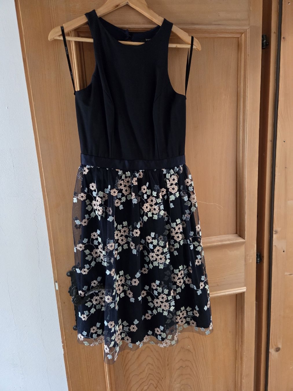 Robes: Abendkleid – Neuf (Voir description) à Zernez par fla_jdt6