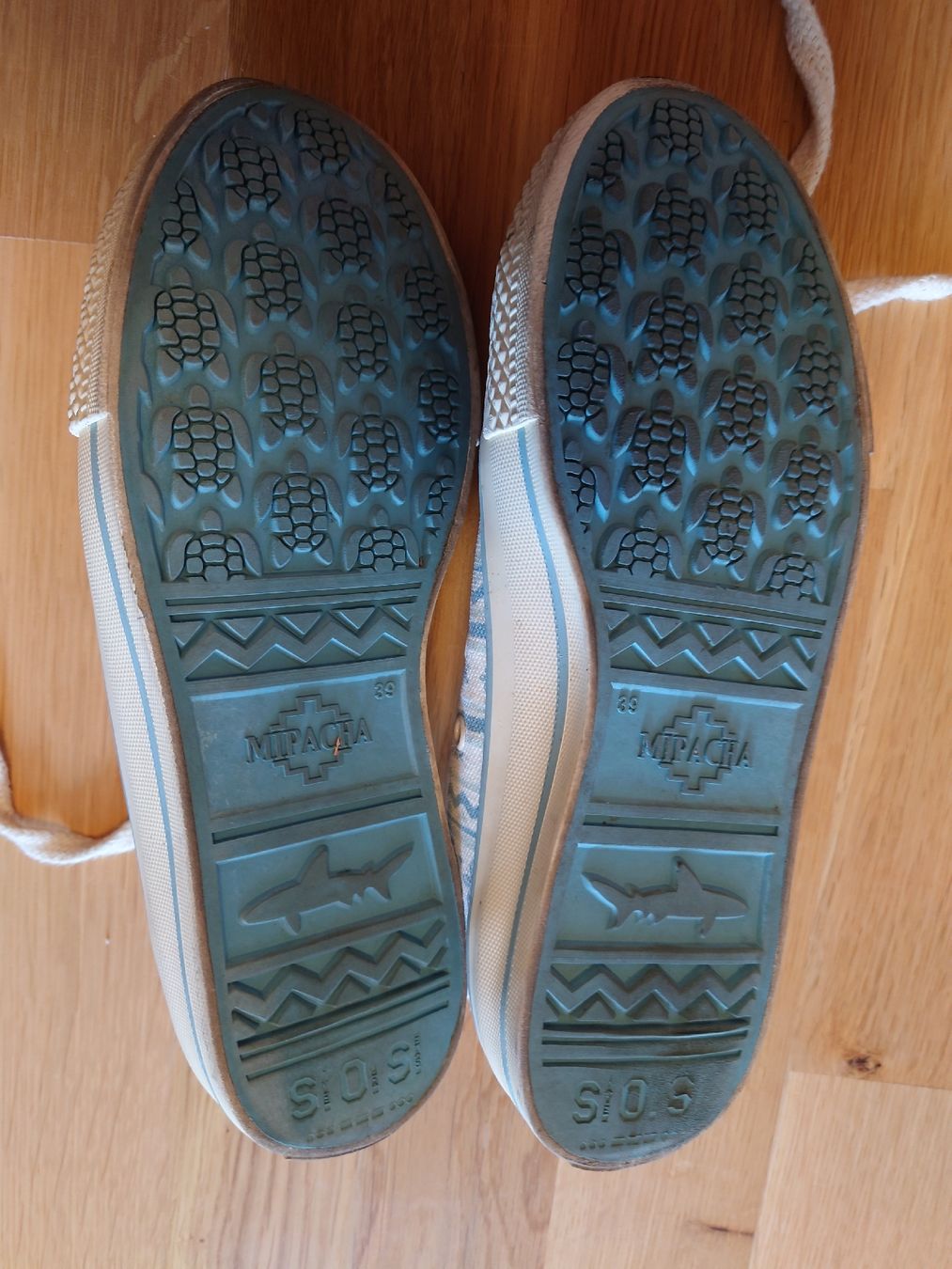 Chaussures femmes: MIPACHA Turnschuhe gemustert Grösse 39 gebraucht – D'occasion à Murten par alau3 3