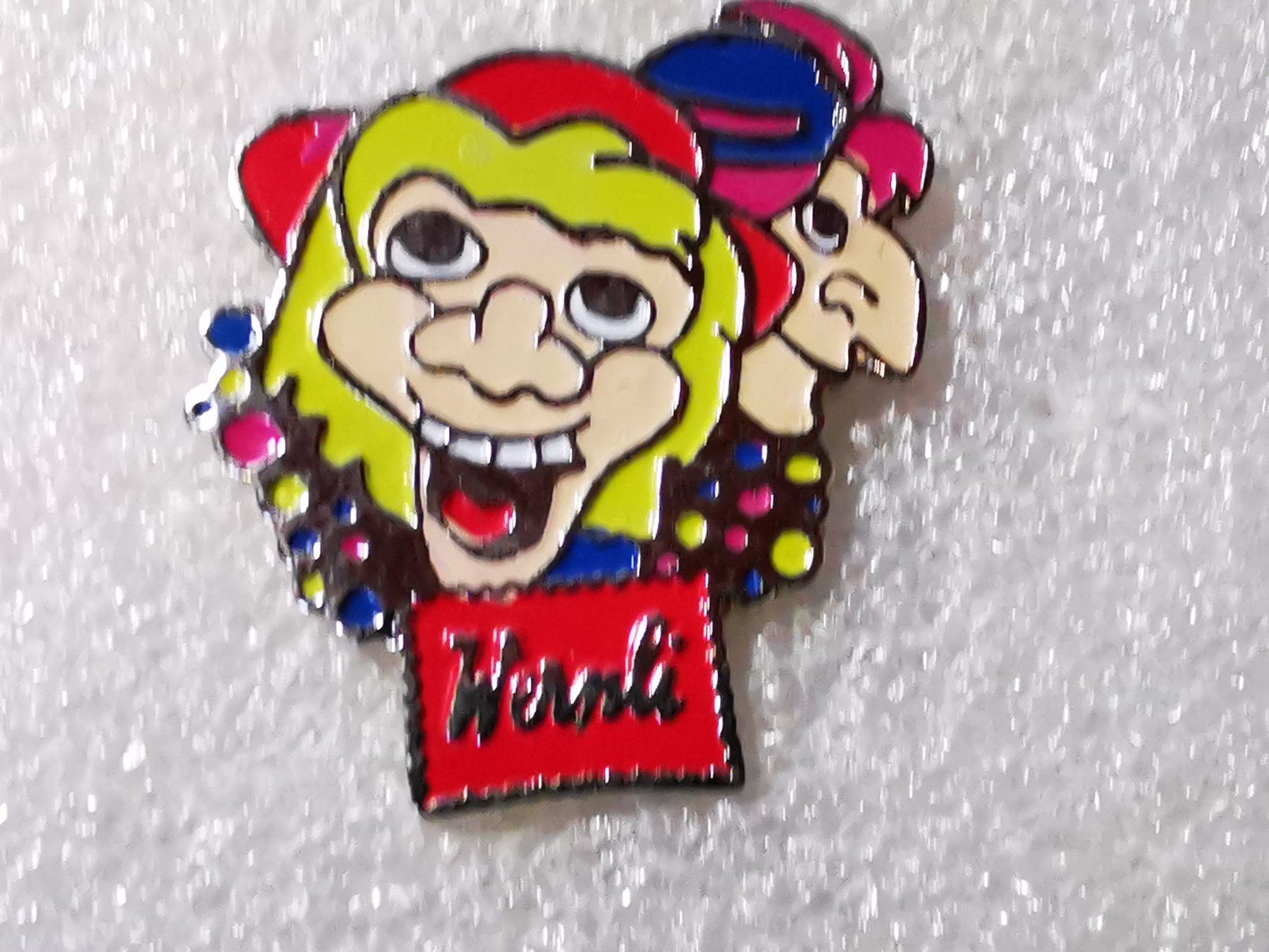 Placchette & Badge: Ansteckpin 37: Wernli – Usato da Oppligen venduto da Pin-Fall-Shop