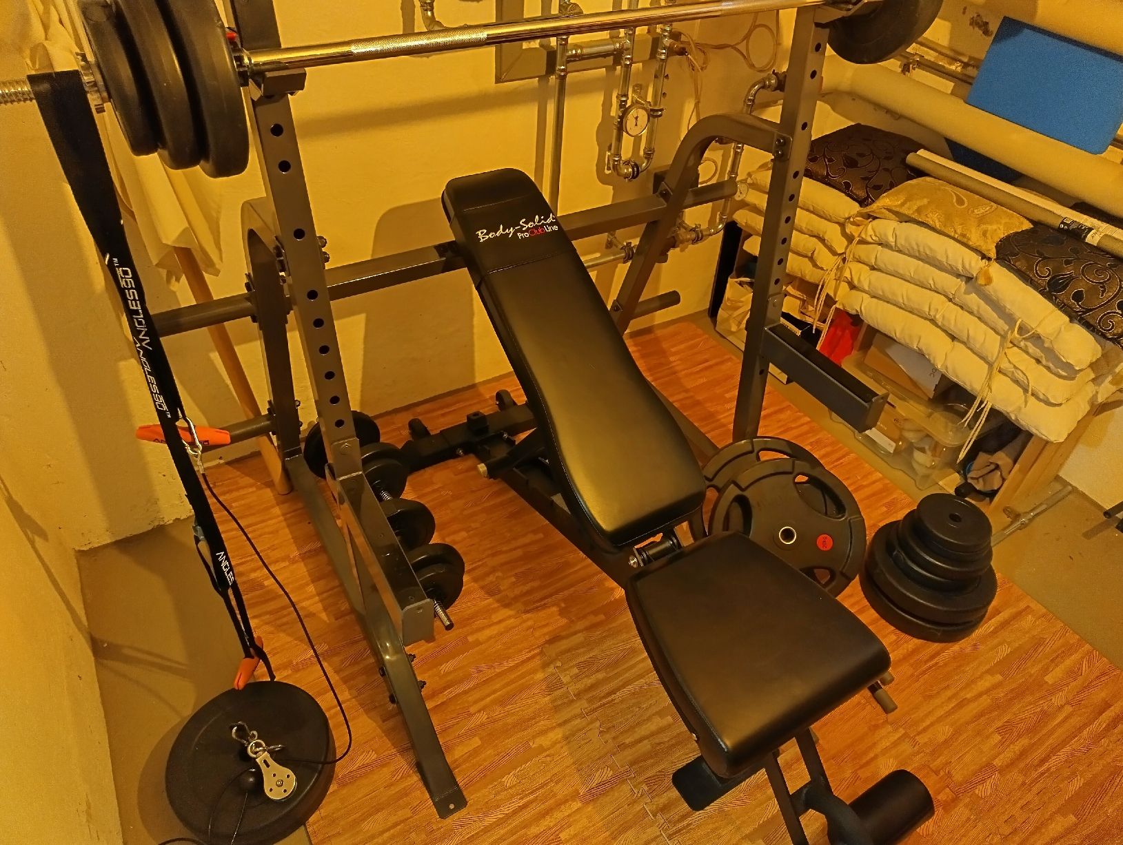 Hometrainer: Profi Hantelbank+ Multipress Rack inkl. Gewichte – Usato da Dättwil AG venduto da Kleinaberfein