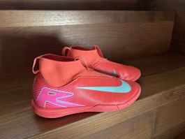 Nike Fussball Hallenschuh 35