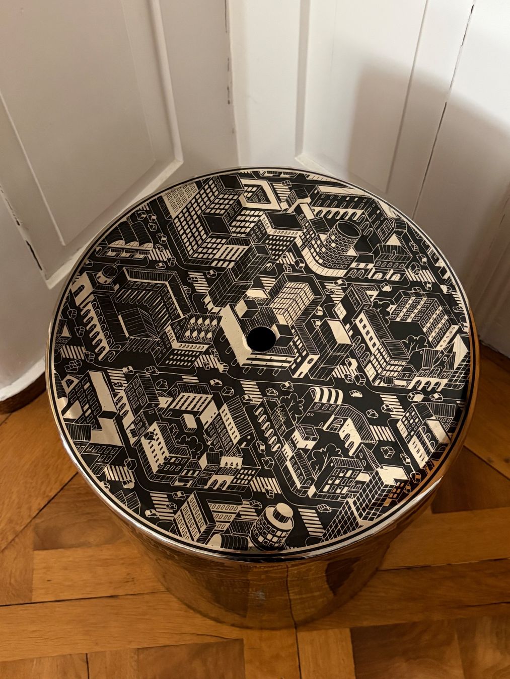Tables: Concrete Side-table or Stool with Cityscscape Design – D'occasion à zug par alw_5lk9 3