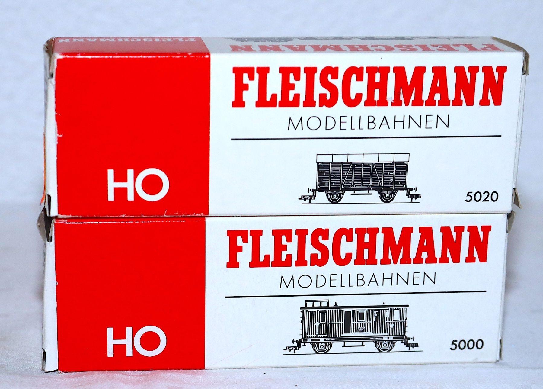 Märklin Modellini di ferrovie: 2 FLEISCHMANN  N° 5020/5000 GEDEKTEGÜTERWAGEN – Nuovo e nell'imballaggio originale da Ipsach venduto da locky55 5