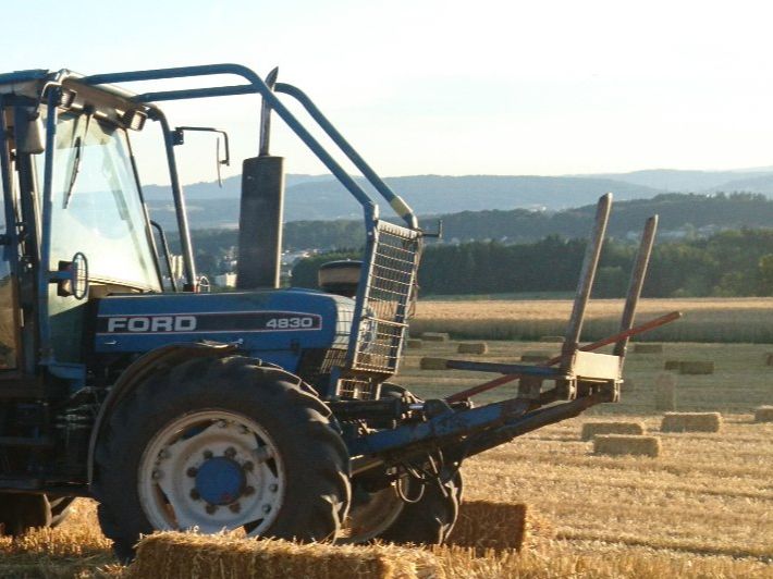 Trattori: Fronthubwerk, Hebebühne, poltern, heben – Usato da Nürensdorf venduto da Peterhakab