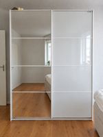 IKEA PAX Kleiderschrank weiss - Schiebetüren mit LED Lichter