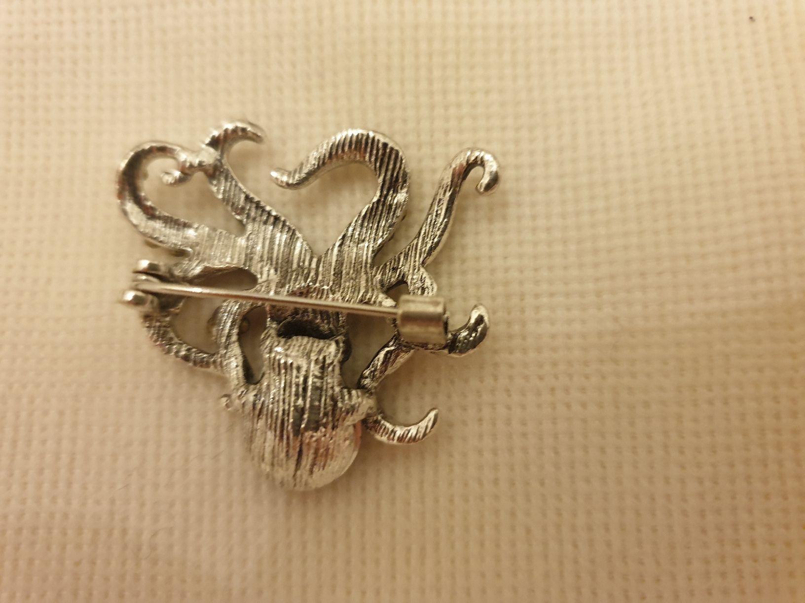 Spille & Fermagli: Broche métallique pieuvre, zircone, comme neuve – Nuovo (secondo la descrizione) da Neuchâtel venduto da Verenas12 2