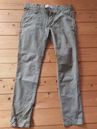 Chinohose für den Sommer in olive (Grösse zwischen S und M)