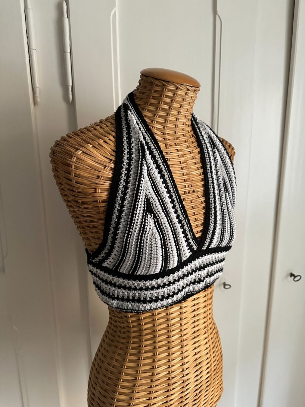 Tops: Cropped Neckholder Stricktop XS – Gebraucht aus Zürich von Diazaio 1