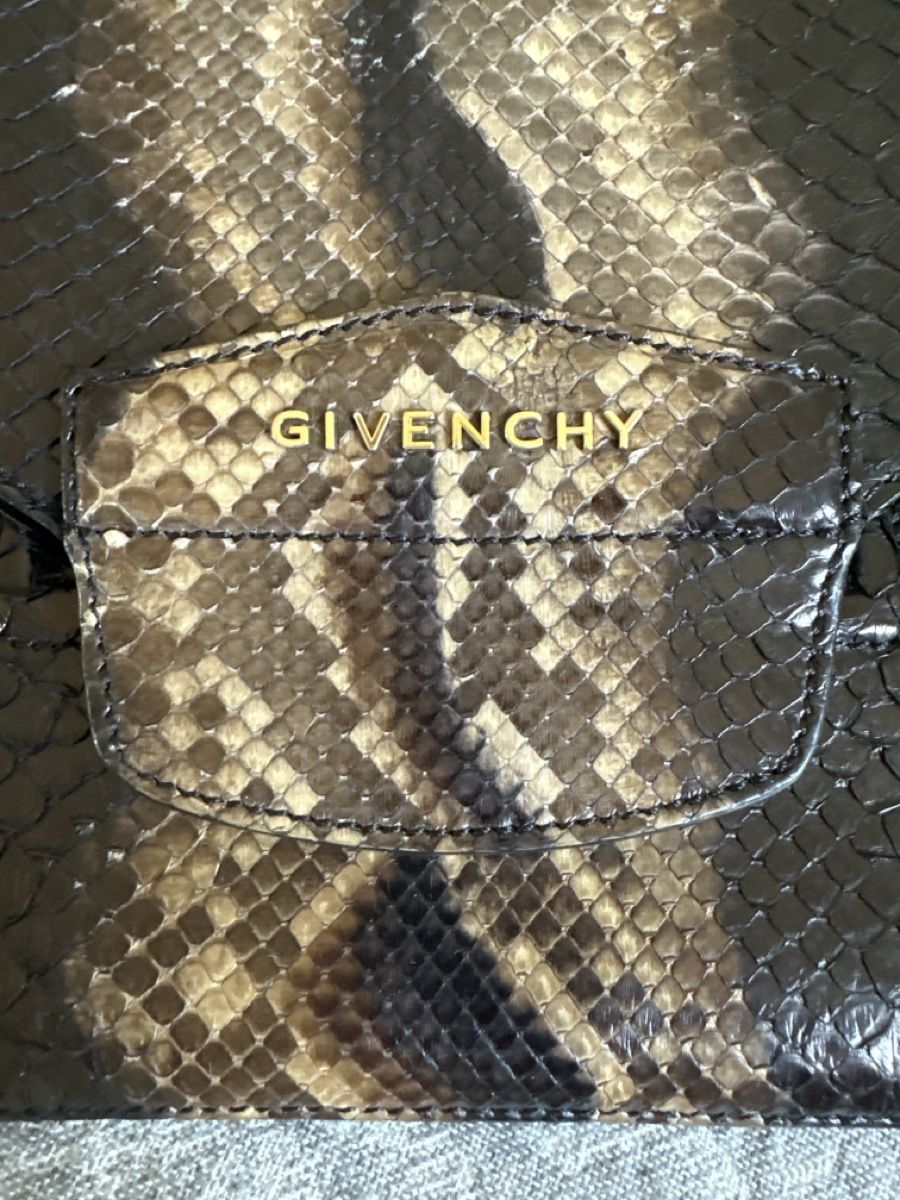 Givenchy Taschen für Damen: Pochette Givenchy python naturel certifiée CITES occasion – Neu (gemäss Beschreibung) aus Commugny von rus_my8v 1