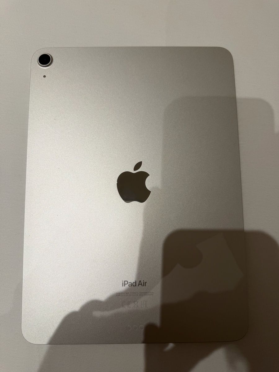 Apple Tablet PC: iPad Air 5th Generation – Usato da St. Gallen venduto da bog_m92j