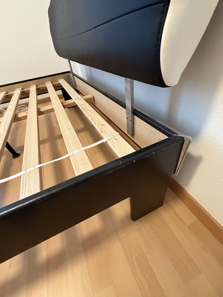 Betten: Gebrauchtes Bettgestell 200cm x 140cm – Gebraucht aus St. Gallen von klu_5mkg 5