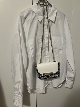 MONNARI Handtasche, neuwertig, mit Goldkette, und Damenhemd
