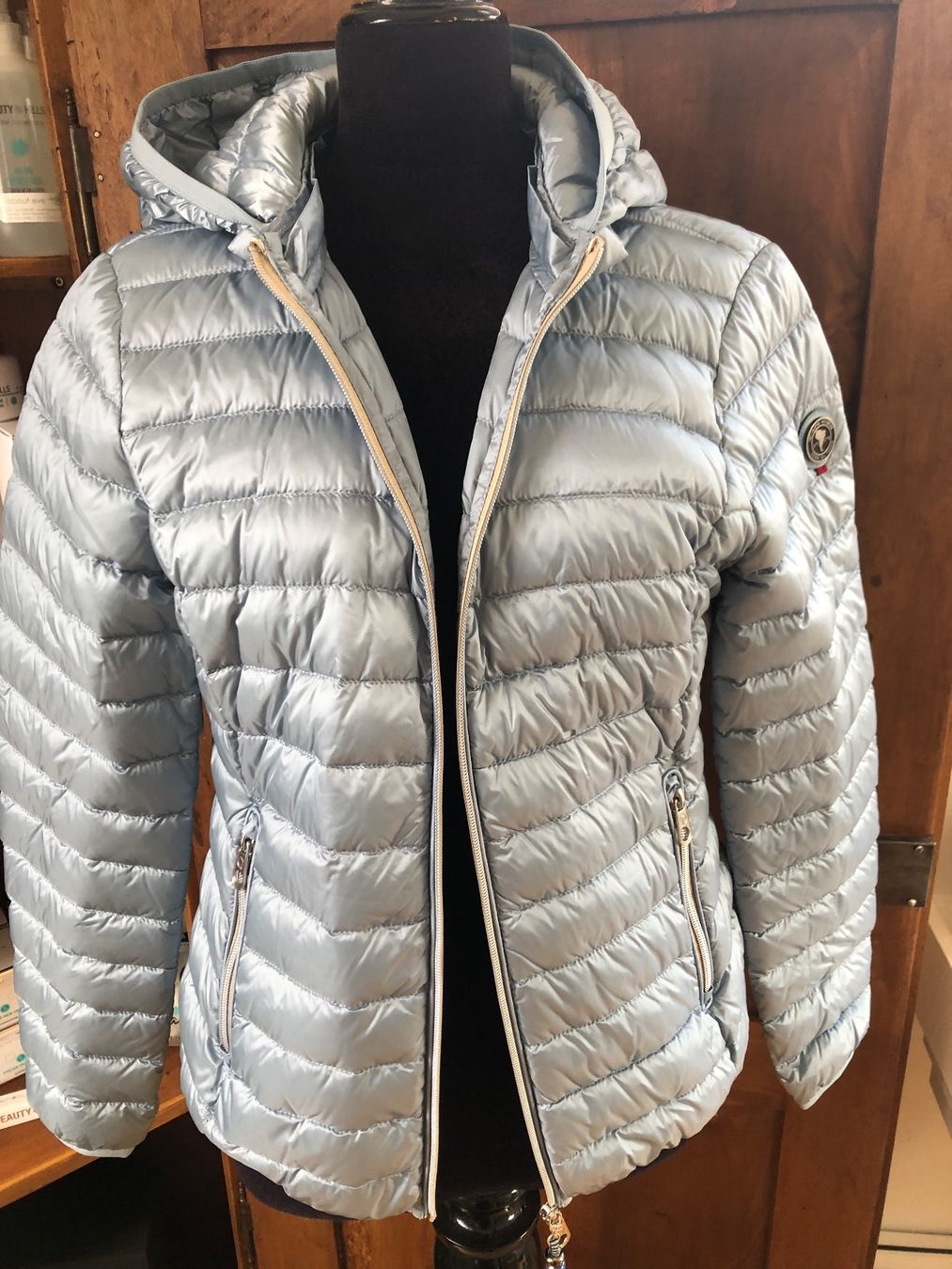 Jacken: Steppjacke Damen hellblau mit Kapuze – Neu (gemäss Beschreibung) aus Arlesheim von leyRum4.5