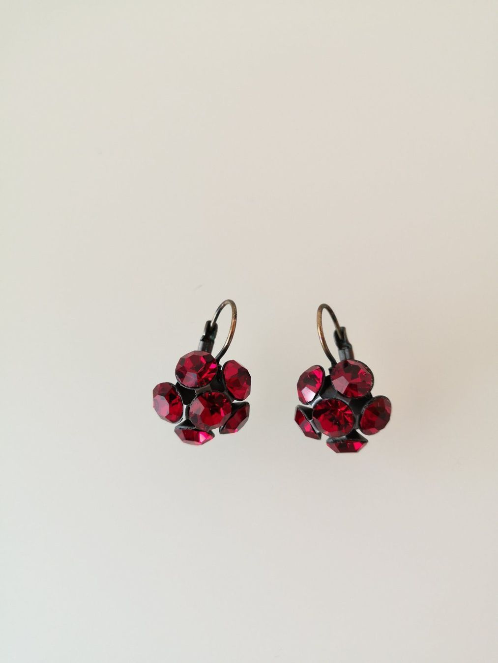 Orecchini pendenti & Orecchini a lobo: Schöne Ohrringe rot Strass Glas Blumen – Usato da Ennetbaden venduto da Rosen1 1