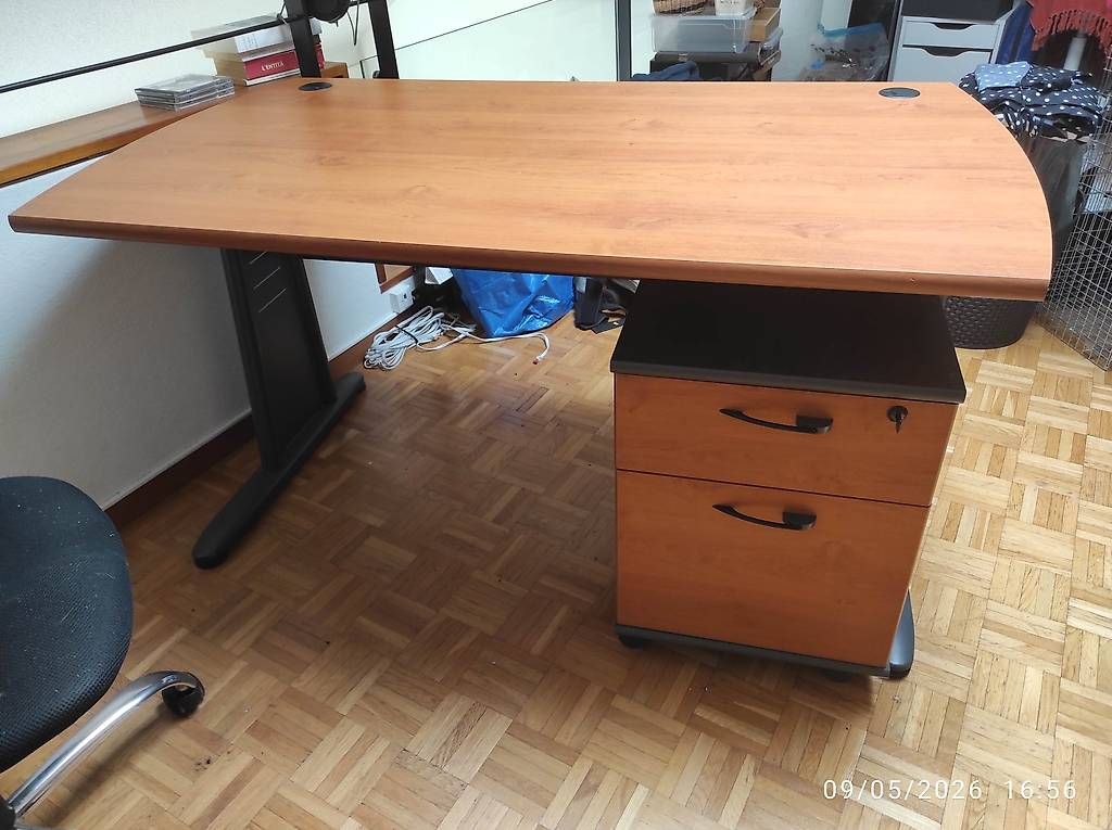 Micasa Scrivanie: Magnifique bureau avec caisson à roulettes – Usato da Genève venduto da cnmp21