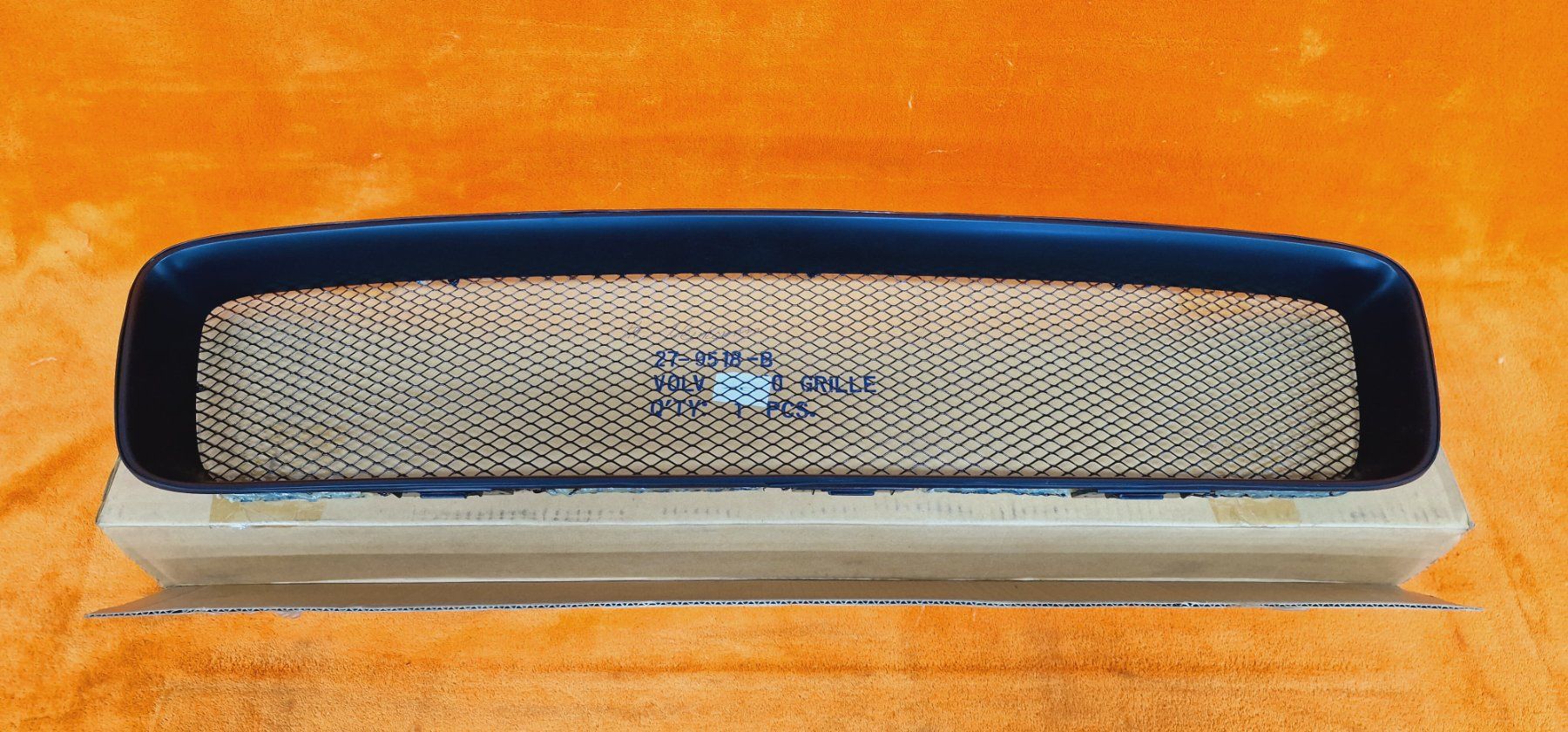 Volvo Tutti pezzi di ricambio auto: Kühlergrill Volvo – Nuovo e nell'imballaggio originale da Gwatt (Thun) venduto da Bilsport