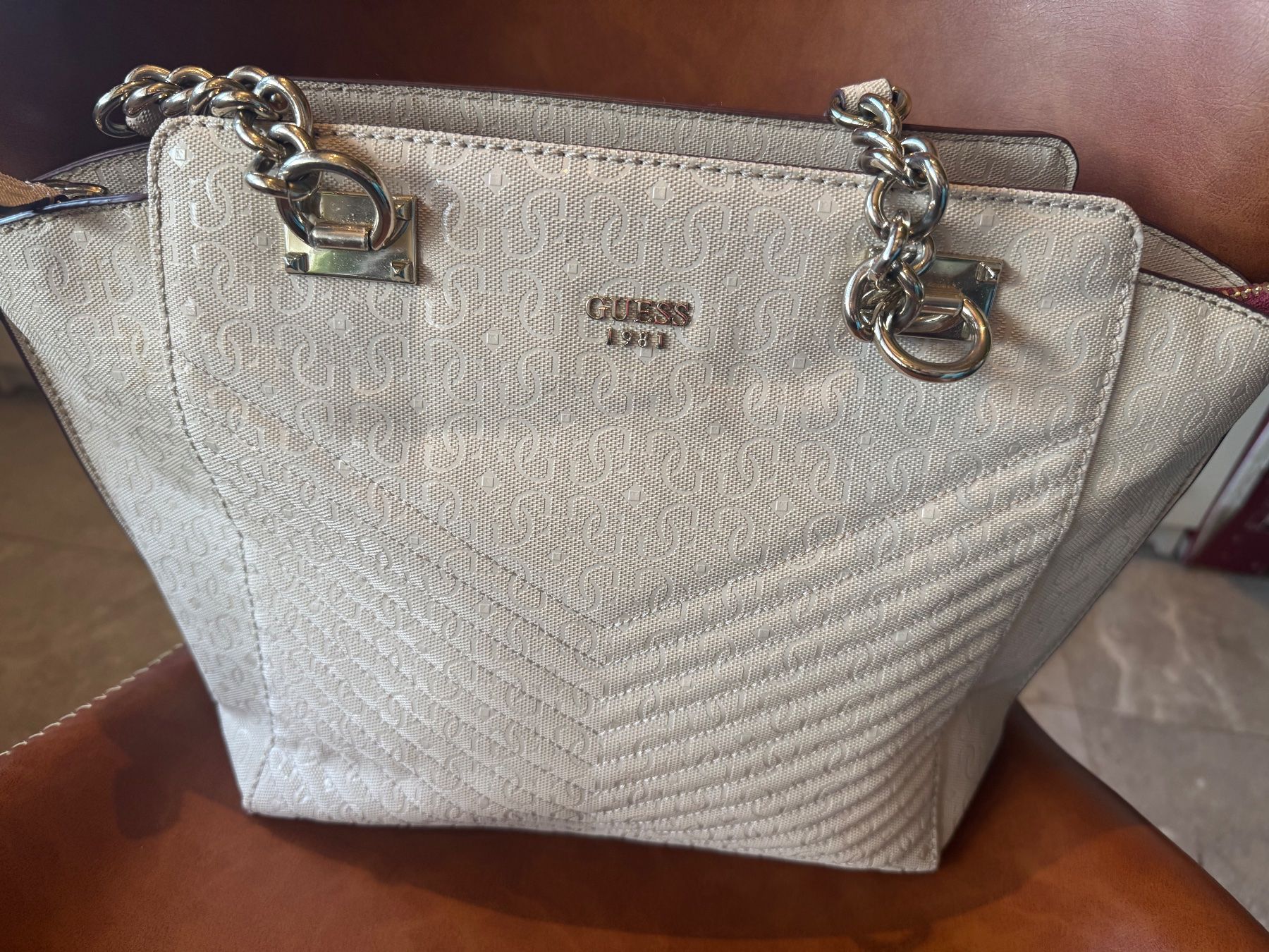Sacs femmes: Sac main Guess – D'occasion à Vuadens par hoc_fd5p 1