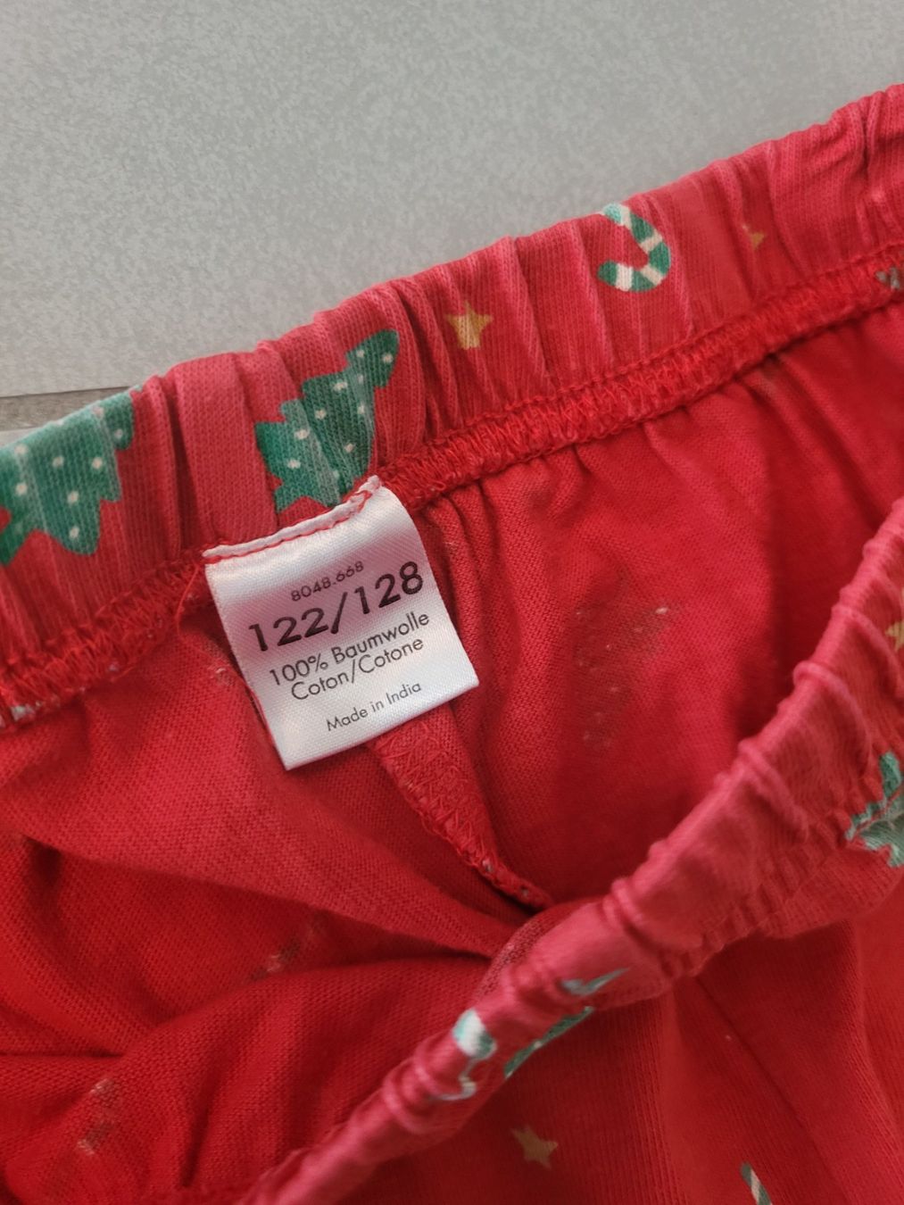 Kleiderpakete & -sets: Kleiderpaket Winter Pyjama und Pulli gr. 122 128 – Gebraucht aus Boswil von i12i 8