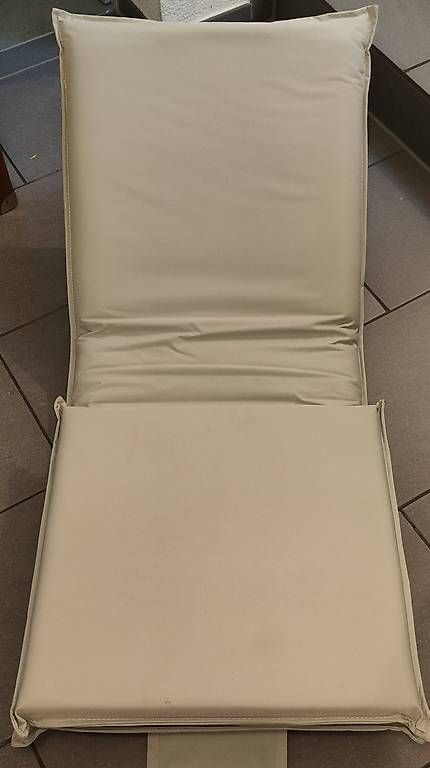 Tapis de sol: 2 zusammenklappbare Liegematten zu verschenken – D'occasion à Röthenbach Hbsee par Meld 1