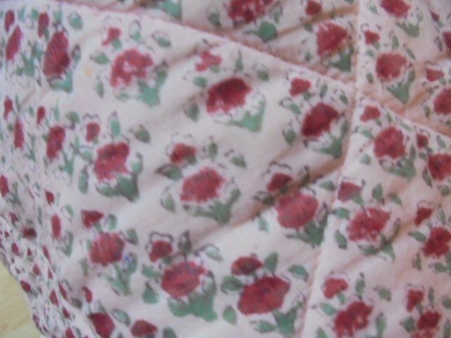 Coperte: Bettüberwurf Rosa mit Blumen Baumwolle – Usato da Hinwil venduto da Glasperlen 5