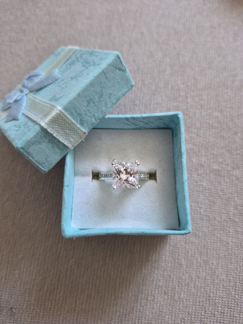 Anelli: bague argentée avec diamant – Usato da Villars-sur-Glâne venduto da dia_2q2l