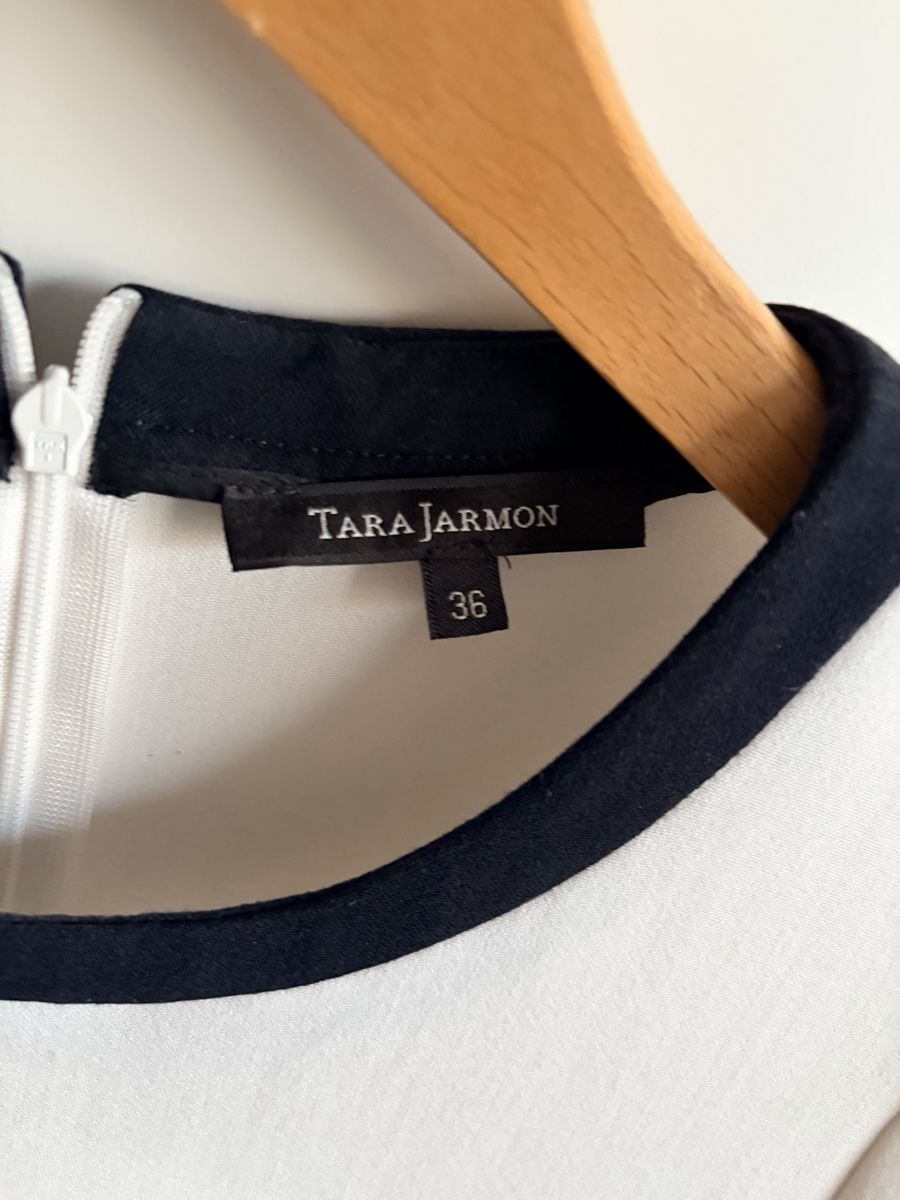 Tara Jarmon Vestiti: Robe Tara Jarmon blanc/marine Taille 36 – Usato da Rolle venduto da Fanjiette 1