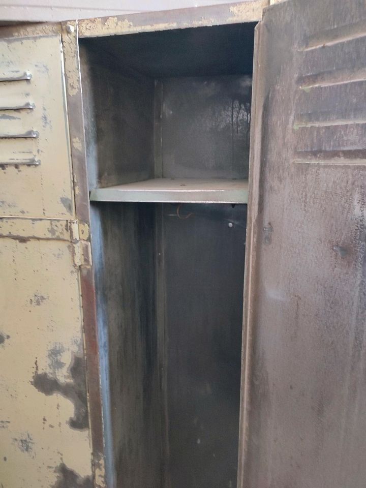Schränke: SCH305 Antike Metalspind Blechschrank Locker Cabbin – Gebraucht aus kraiburg am inn von Vintage-Living 9