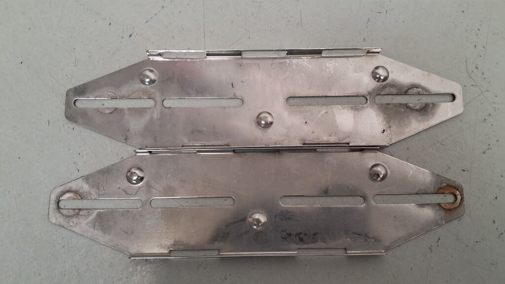Tutti pezzi di ricambio auto: Wechselnummer-Halter-Set – Usato da Alpnach-Dorf venduto da Hess-Automobile 4