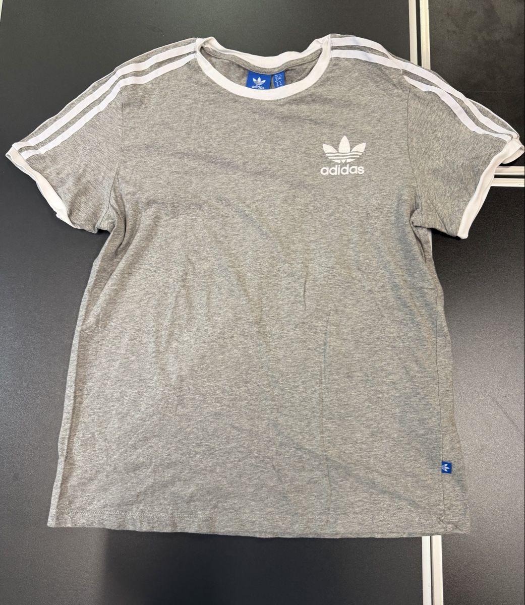 Adidas T-Shirts: Adidas T-Shirt Gr. M – Gebraucht aus Bern von Natacha1997