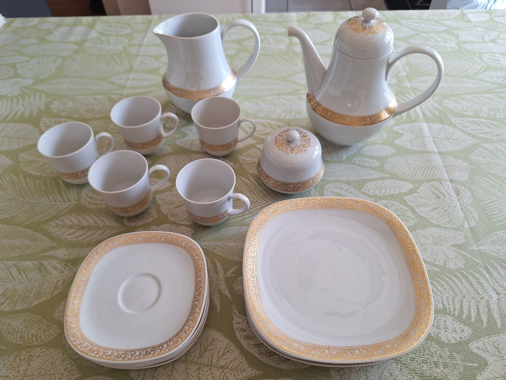 Geschirrsets: Kaffee und Tee Geschirrset Langenthal – Gebraucht aus Genolier von Antoine30