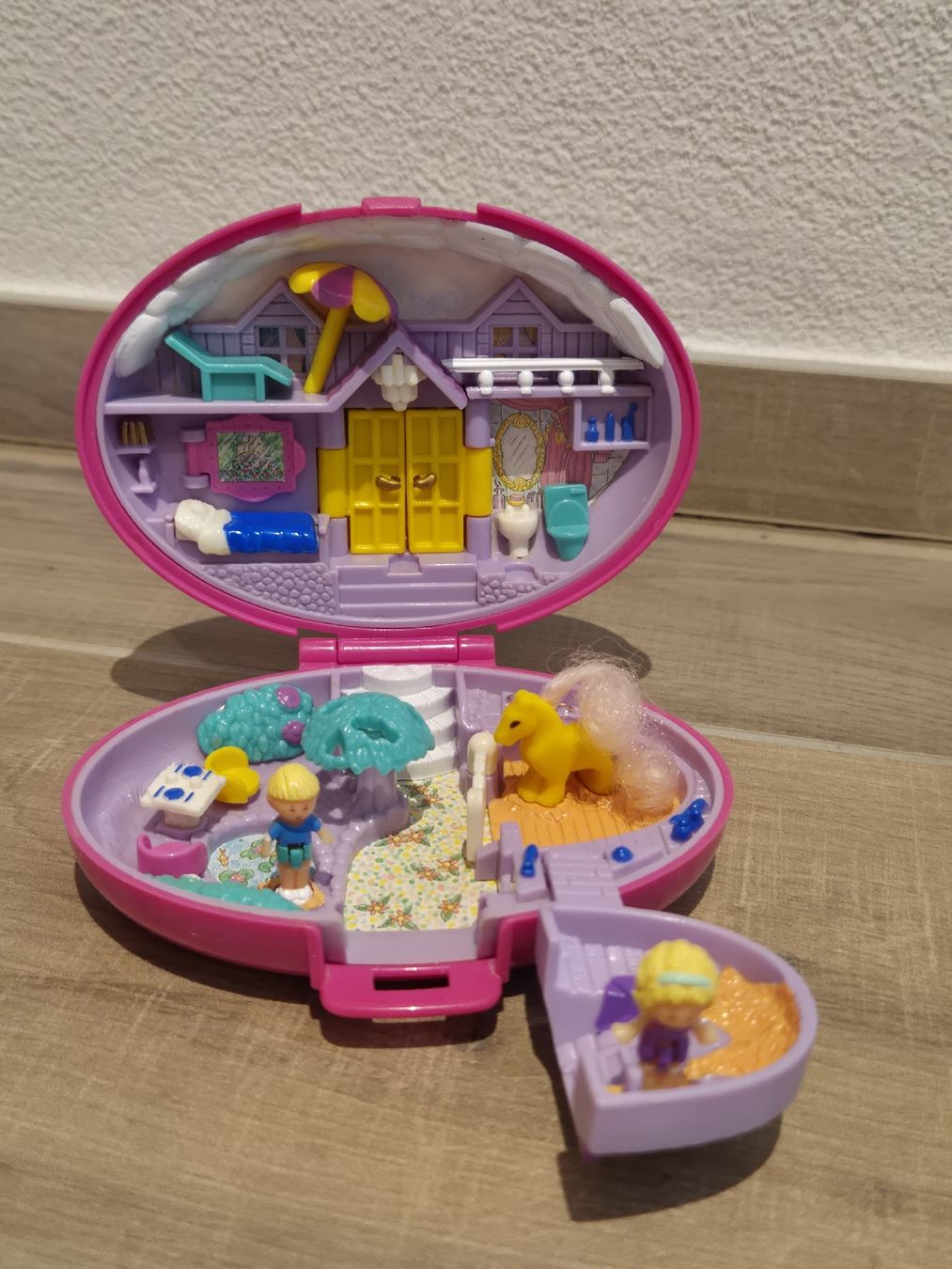 Polly Pocket Giocattoli: Polly Pocket Set mit Cinderella Schloss – Usato da Hörhausen venduto da mountain18 5