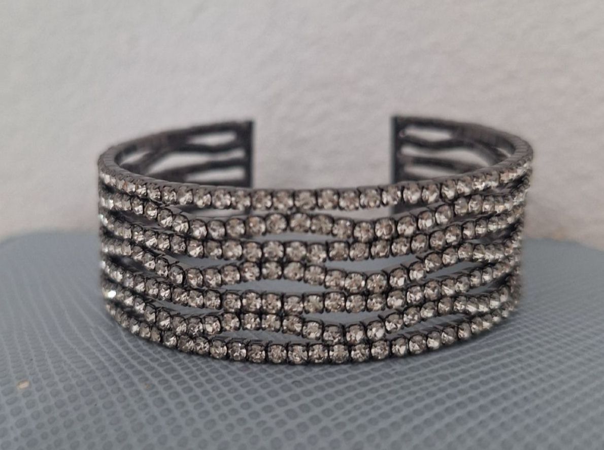 Bracciali & Braccialetti: wunderschönes Armband mit ganz kleinen Zirconia – Usato da Kerzers venduto da ExpressoTerreno
