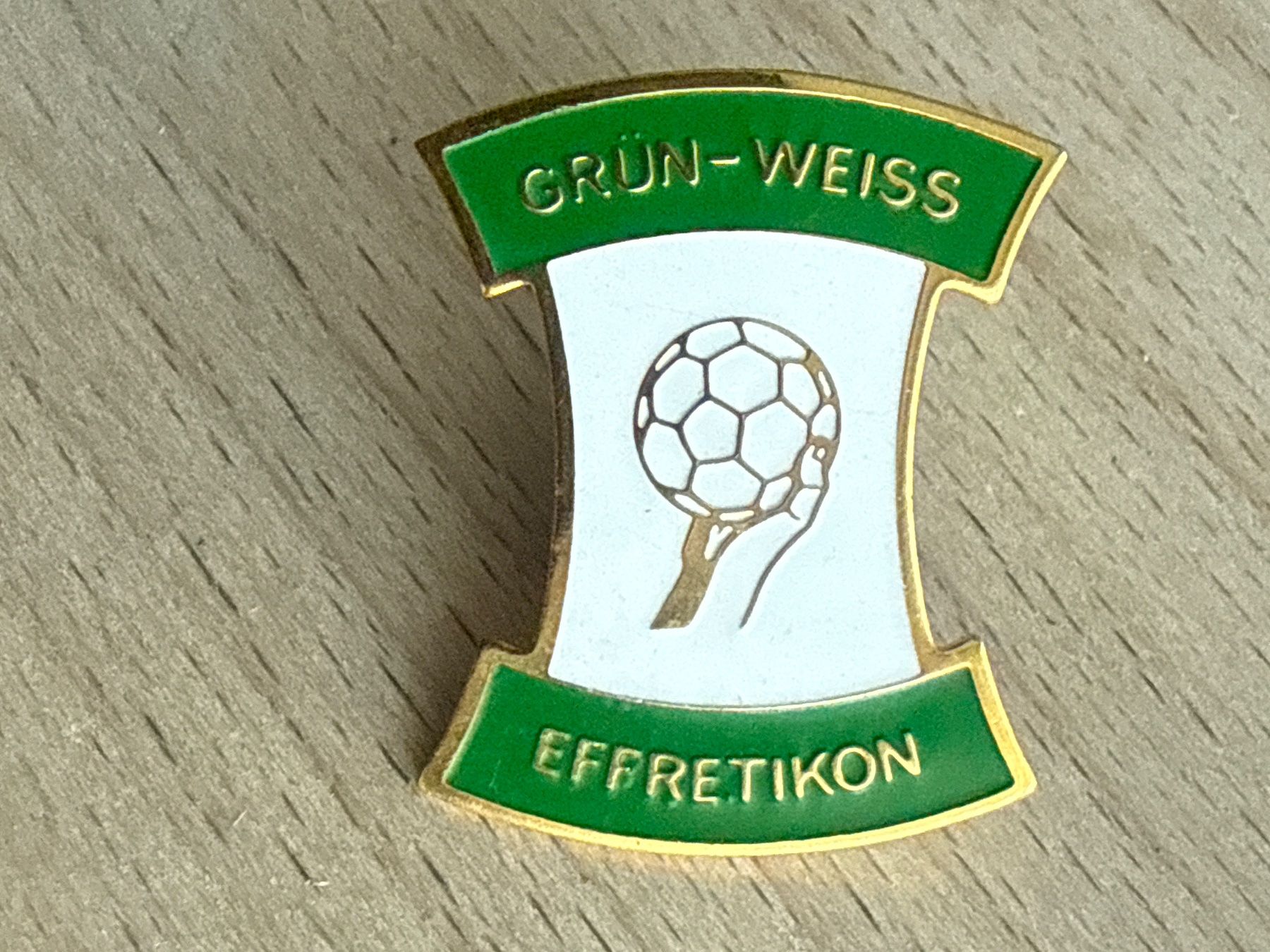 Placchette & Badge: Pin Grün  & Weiss Effretikon – Usato da Glattbrugg venduto da Schweigmatt