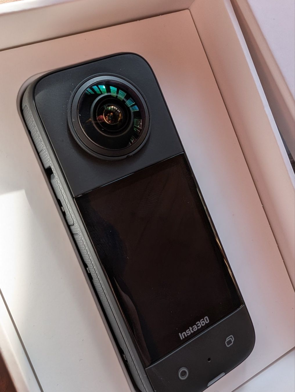 Insta360 Action Cam: Insta360 X3 + Invisible Selfie Stick + SmartRemote, new – Nuovo (secondo la descrizione) da Zwischenflüh venduto da be6543 1