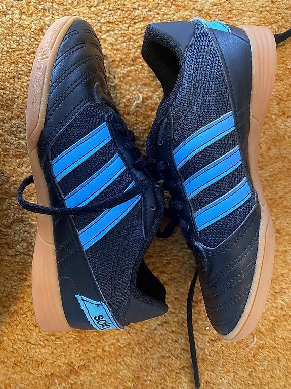 Chaussures garçon: Adidas Hallenschuhe 32 33 – D'occasion à Regensdorf par ste_x6zn 3