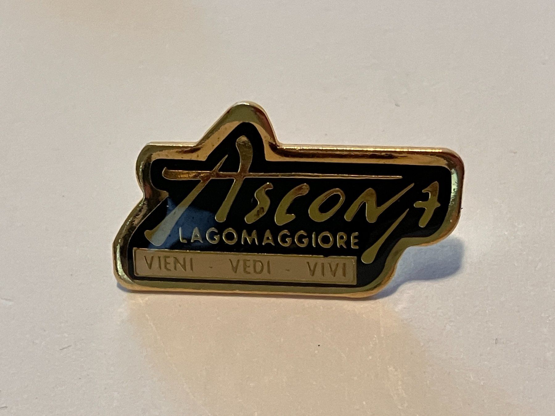 Placchette & Badge: 1 Pin Ascona Lago Maggiore – Usato da Basel venduto da djwwpp
