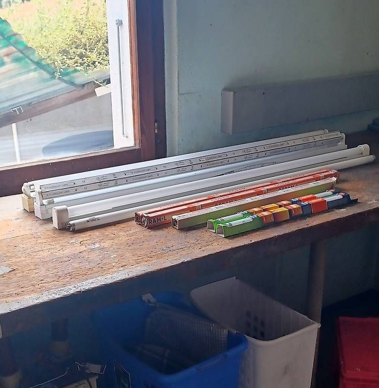 Lampade: 3 supports Néon 120 cm / L36 – Usato da Bretigny-Morrens venduto da LaureLM 1