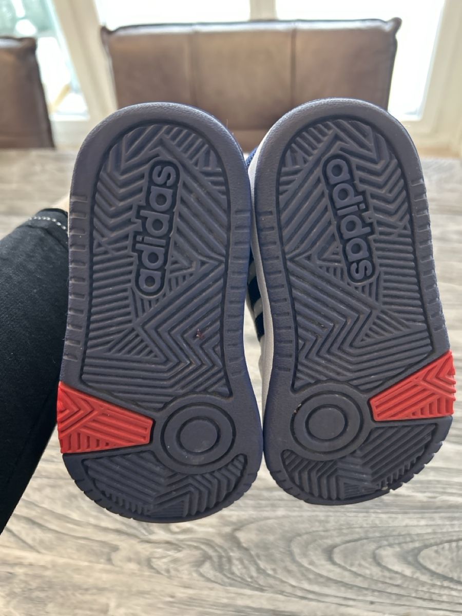 Adidas Herrenschuhe: Adidas-Turnschuhe, 24 – Gebraucht aus Walchwil von lil_6t8v 6
