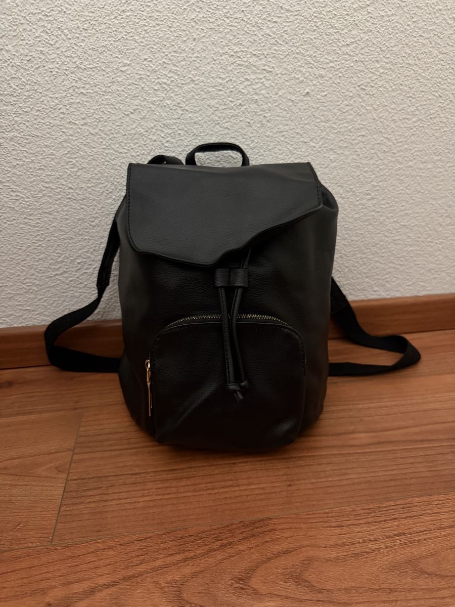 Zaini: Tally Weijl Black Faux Leather Backpack – Usato da Dänikon ZH venduto da RAFIMIKI