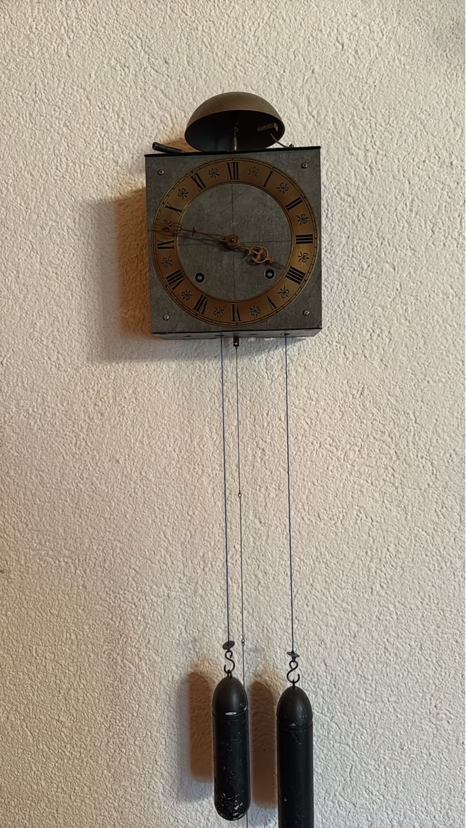 Orologi: Wanduhr – Usato da Walliswil b.Wangen venduto da CharlotteGarde