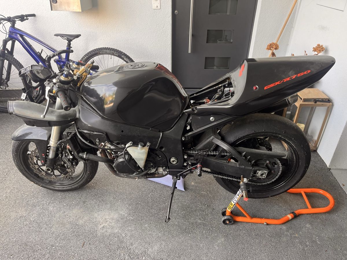 Suzuki Strasse: GSX-R 750 – Defekt aus Lengnau AG von guggehaexli1188