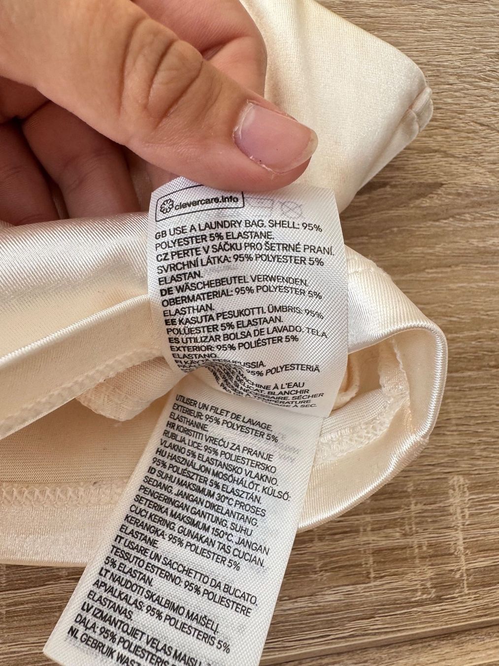 Tops: Crop top blanc cassé satiné – Gebraucht aus Montreux von Izapechee 3