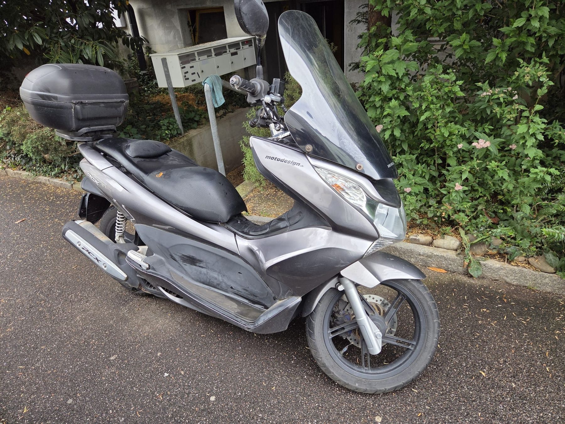 Honda Strada: Honda PCX 125 Roller – Difettoso da Basel venduto da hol_f87m