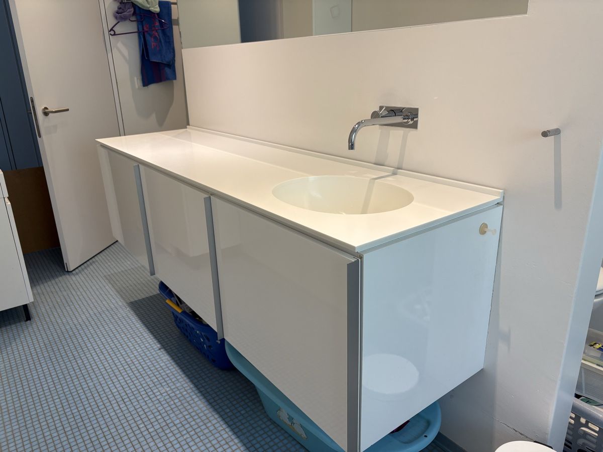 Mobili per bagno: Waschtisch Badezimmer Schrank mit Lavabo – Usato da Biel/Bienne venduto da don_givens