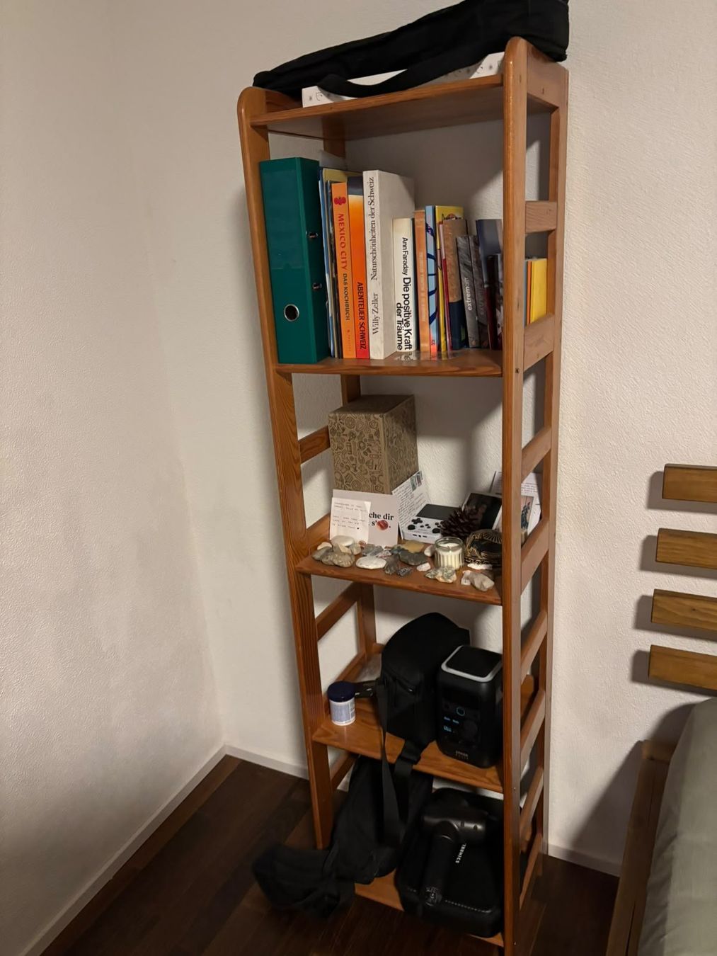 Regale: Holzregal / Bücherregal – Gebraucht aus Gisikon von marco_ch