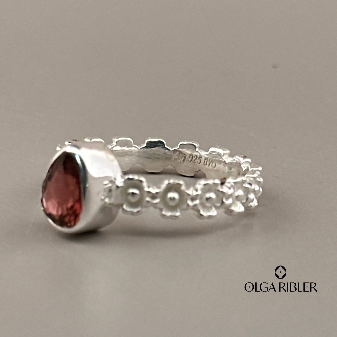 Olga Ribler Anelli: Feiner Silber Ring 925 mit Granate Grösse 58 – Nuovo (secondo la descrizione) da Luzern venduto da Schmuckoutlet 3