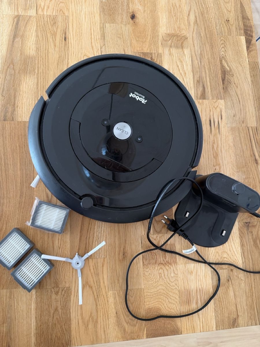 Irobot Staubsauger & Zubehör: iRobot Roomba Robot Vacuum Black – Gebraucht aus Regensdorf von __Claudia_ 1
