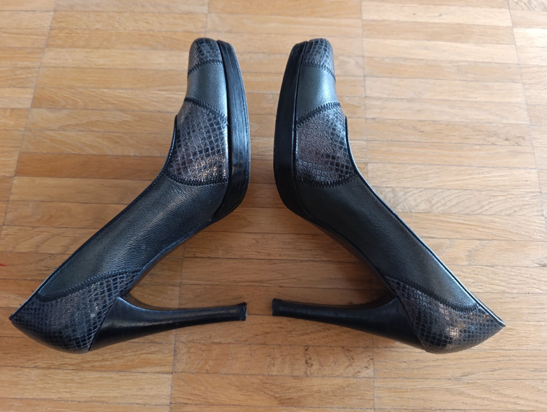 Stuart Weitzman Scarpe da donna: STUART WEIZMAN Snake Pumps Gr 39,5 – Usato da Zürich venduto da VorlonShadow 3